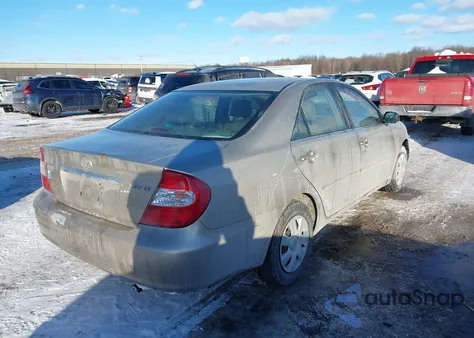 2004 Toyota Camry Le z USA, uszkodzony, nr VIN 4T1BE32K44U870452